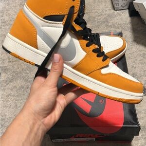 Nike Air Jordan 1 Box in Black and Red